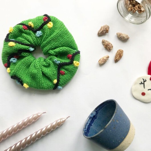 Julgransscrunchie av Rito Krea - Scrunchie Stickmönster