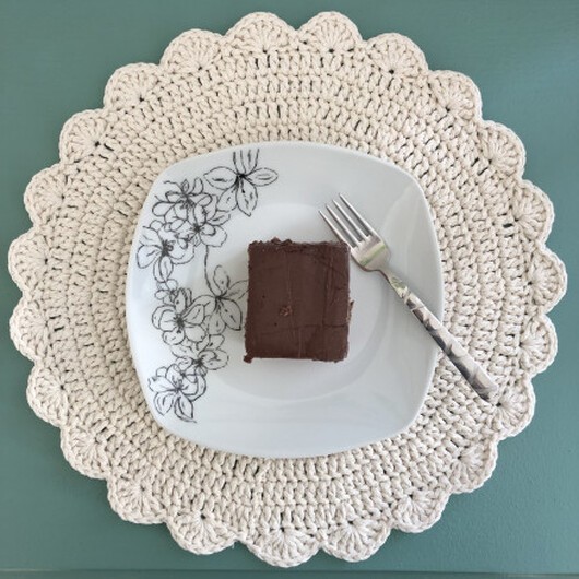 Bordsunderlägg med musselkant av Rito Krea - Bordsunderlägg Virkmönster 34 cm