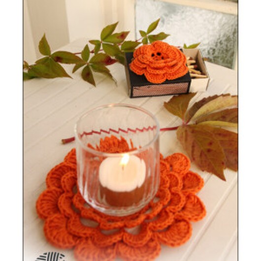 Pumpkin Blossom by DROPS Design - Halloween Pynt Virkmönster - Pumpkin Blossom by DROPS Design