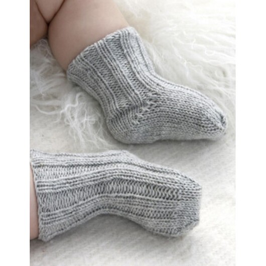 Baby Booties by DROPS Design - Babystrumpor Stick-mönster strl. 1/3 mdr - 3/4 år