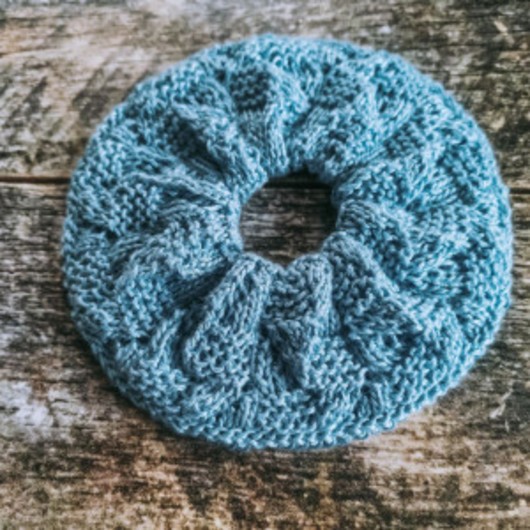 Scrunchie 3 av Rito Krea - Scrunchie Stickmönster 15 cm