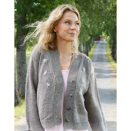 Shy Daisy Cardigan by DROPS Design - Cardigan Stickmönster str. S - XXXL