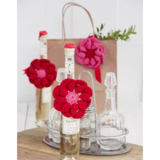 Â Festive Flowers by DROPS Design - Blomma Virkmönster Ø 8 cm