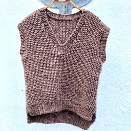 Annas Vest by Knit by Nees - Garnnystan till Annas Vest, Storlek. XS - XL