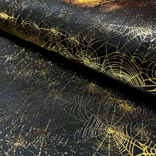 Polyester Jersey Tyg 145cm 069 - Svart med guld spindelväv
