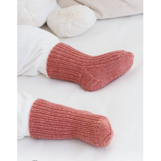 Rosy Cheeks Socks by DROPS Design - Baby sockar Stickmönster str. 0/1  - 3/4 år