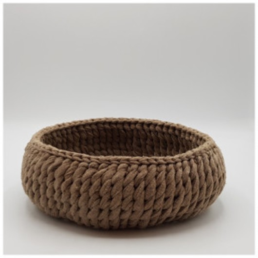 Brödkorg med flätor av Rito Krea - Brödkorg Virkmönster 23/27 cm