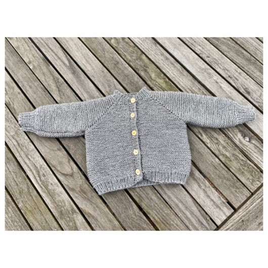 Startup Jacket by Knit by Nees - Garnpaket till Startup Jacket Storlek 0 månader -3 år