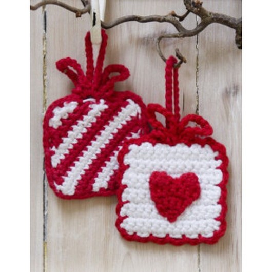 Hanging Gifts by DROPS Design - Julpynt Virk-mönster 7x7 cm - 7 x 7 cm