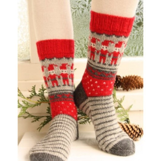 Â Dancing Elves by DROPS Design - Sockar stickmönster str. 32/34 - 41/43