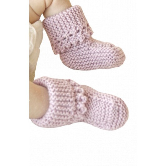 Lullaby Booties by DROPS Design - Baby Tofflor Stick-mönster strl. 0/1 mdr - 3/4 år