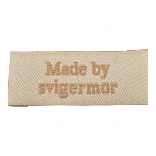 Label Made by Svigermor Sandfärgad