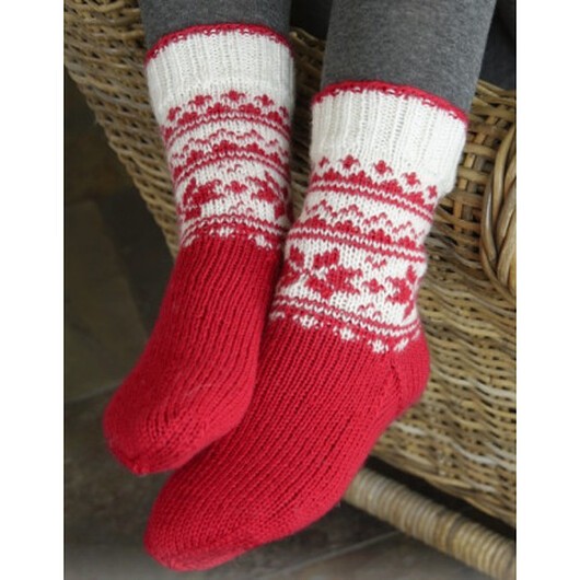 Merry & Warm by Drops Design - Strumpor Stickmönster storlek 32/34 - 41/43