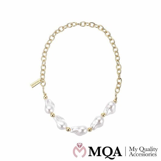 Halsband guldfärgat, 5 pärlor, liten tallrik som hänge