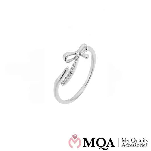 Ring, silverfärgade med rosett och klara stenar