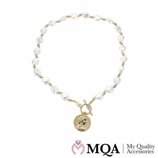 Halsband guldfärgat, många pärlor, mynt som hänge