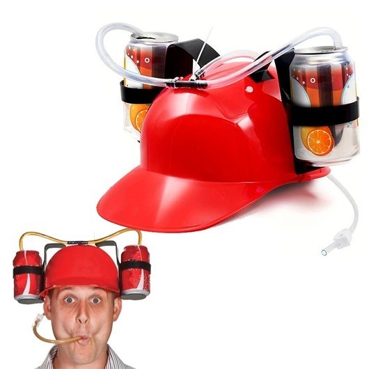 Dryckeshjälm med sugrör