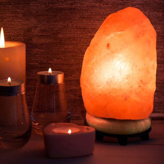 Himalayasaltlampa  -  ljus, ro och naturlig stämning (2 storlekar) - 1 000 - 2 000 gram